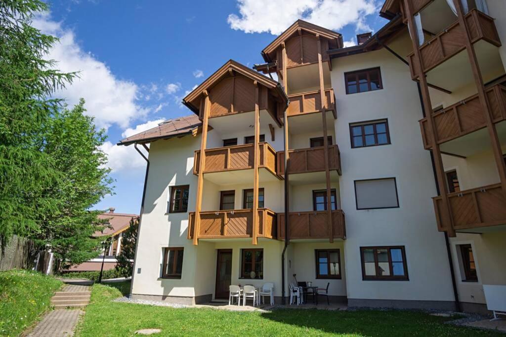 Hundefreundliche Bergwohnung Neben Der Skipiste - Mittelstation Skigebiet Gerlitzen Kanzelhohe Exterior photo